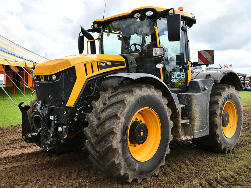 03 JCB Fastrac 4x5.jpg