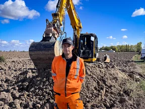 Baptise, chauffeur d'une pelle JCB 145Xr