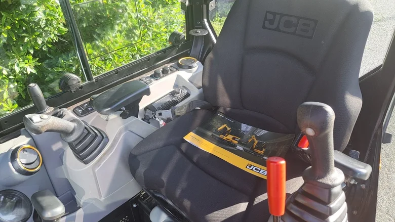 Mini pelle occasion JCB 25Z CAB