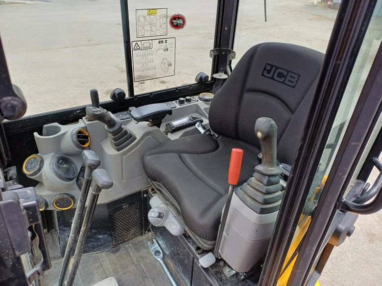 Mini pelle occasion JCB 25Z CAB