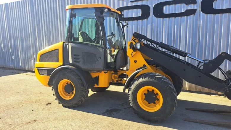 Chargeur sur pneus occasion JCB 406 T4i