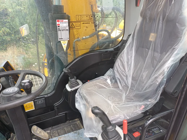 Pelles sur pneus occasion JCB JS145W TAB