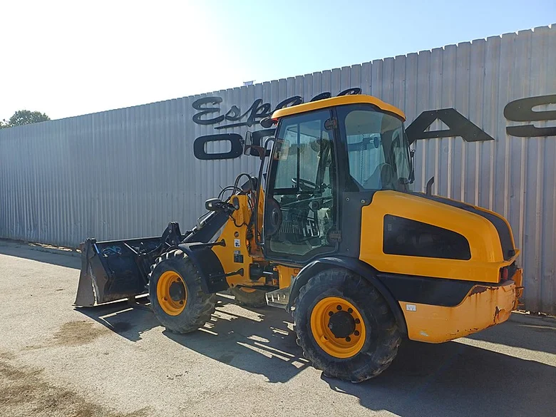 Chargeur sur pneus occasion JCB 406 T4i