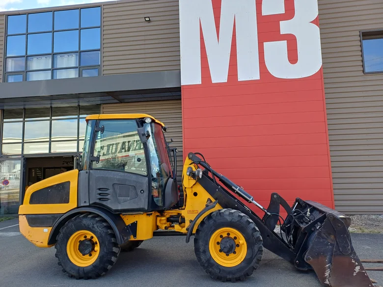 Chargeur sur pneus occasion JCB 406 T4i