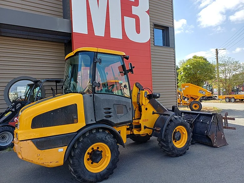 Chargeur sur pneus occasion JCB 406 T4i