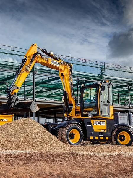 JCB Hydradig 110W : pelle à pneu JCB pour le TP