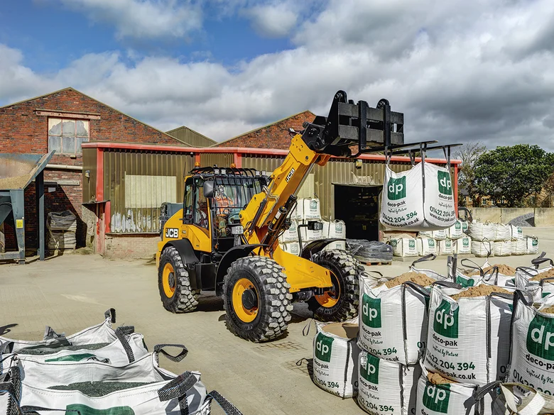 Chargeuse articulée JCB
