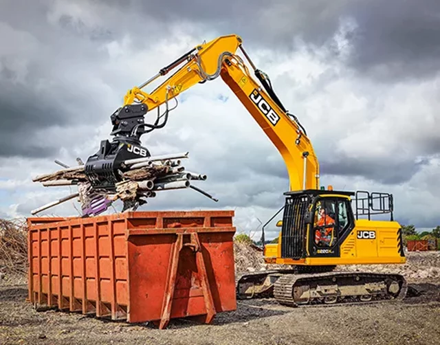 Pelle sur chenilles JCB 220X : guide complet 2025