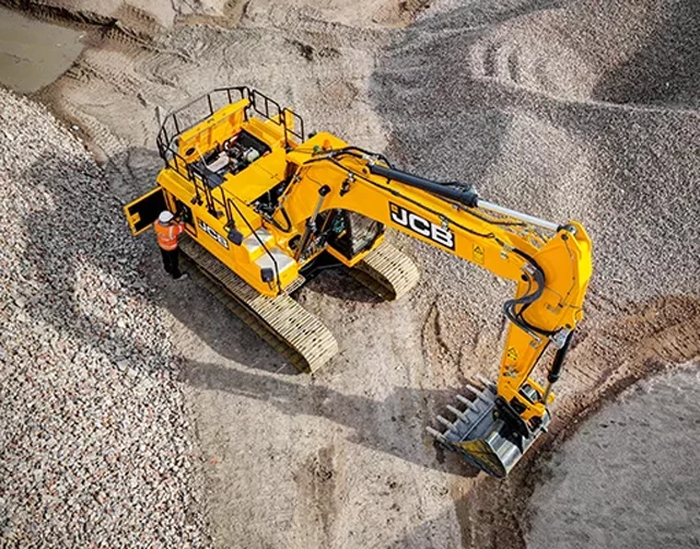 Pelle sur chenilles JCB 220X : guide complet 2025