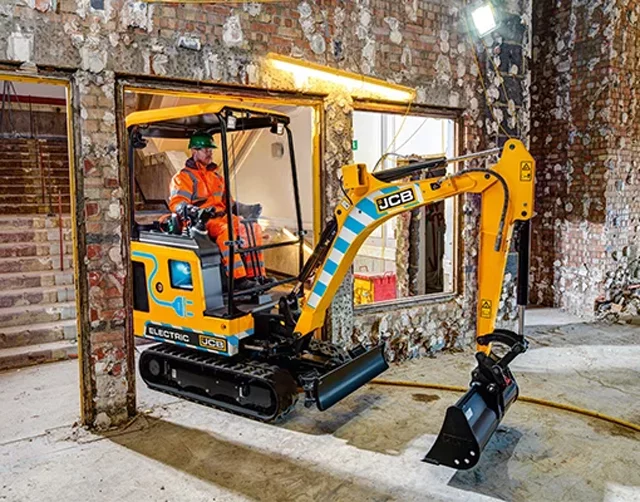 Pensez environnement et confort en choisissant la mini pelle électrique JCB !