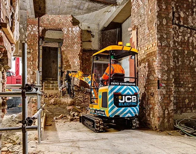 Pensez environnement et confort en choisissant la mini pelle électrique JCB !