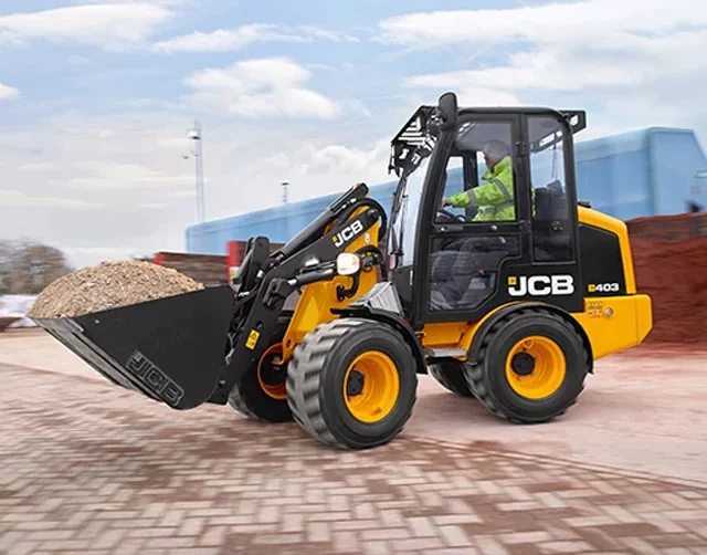 Puissante et polyvalente, découvrez la chargeuse compacte JCB 403 !