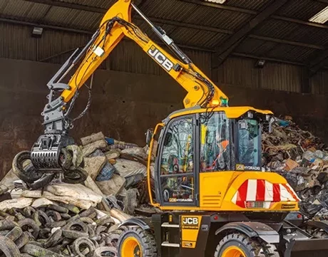 A découvrir, la JCB Hydradig WasteMaster