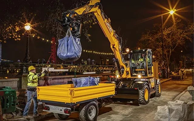 Confort, visibilité : la pelle sur pneus JCB HYDRADIG !