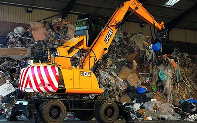La pelle sur pneus de manutention JCB JS20MH pour le recyclage