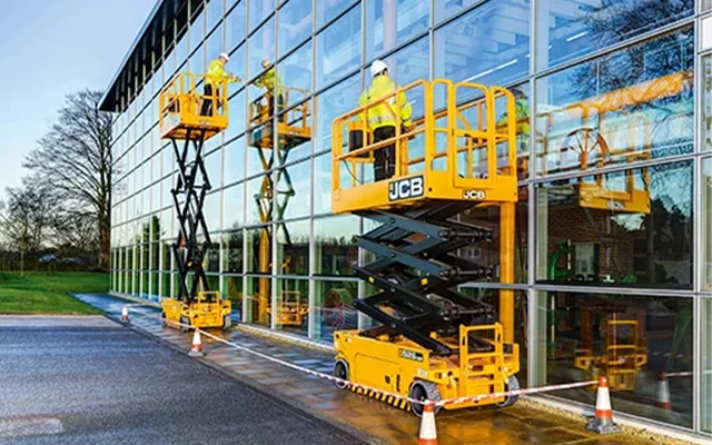 Découvrez la gamme de nacelles ciseaux JCB !
