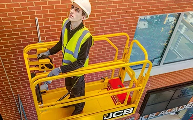 Découvrez la gamme de nacelles ciseaux JCB !